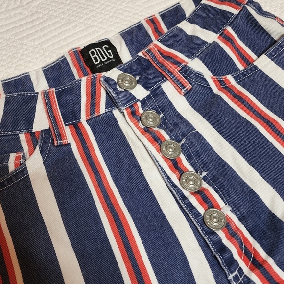 Urban Outfitters BDG mom red white blue striped denim shorts button fly sz 27 - Picture 2 of 12